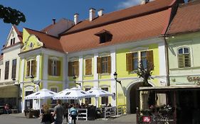 Ferdinand Apartments